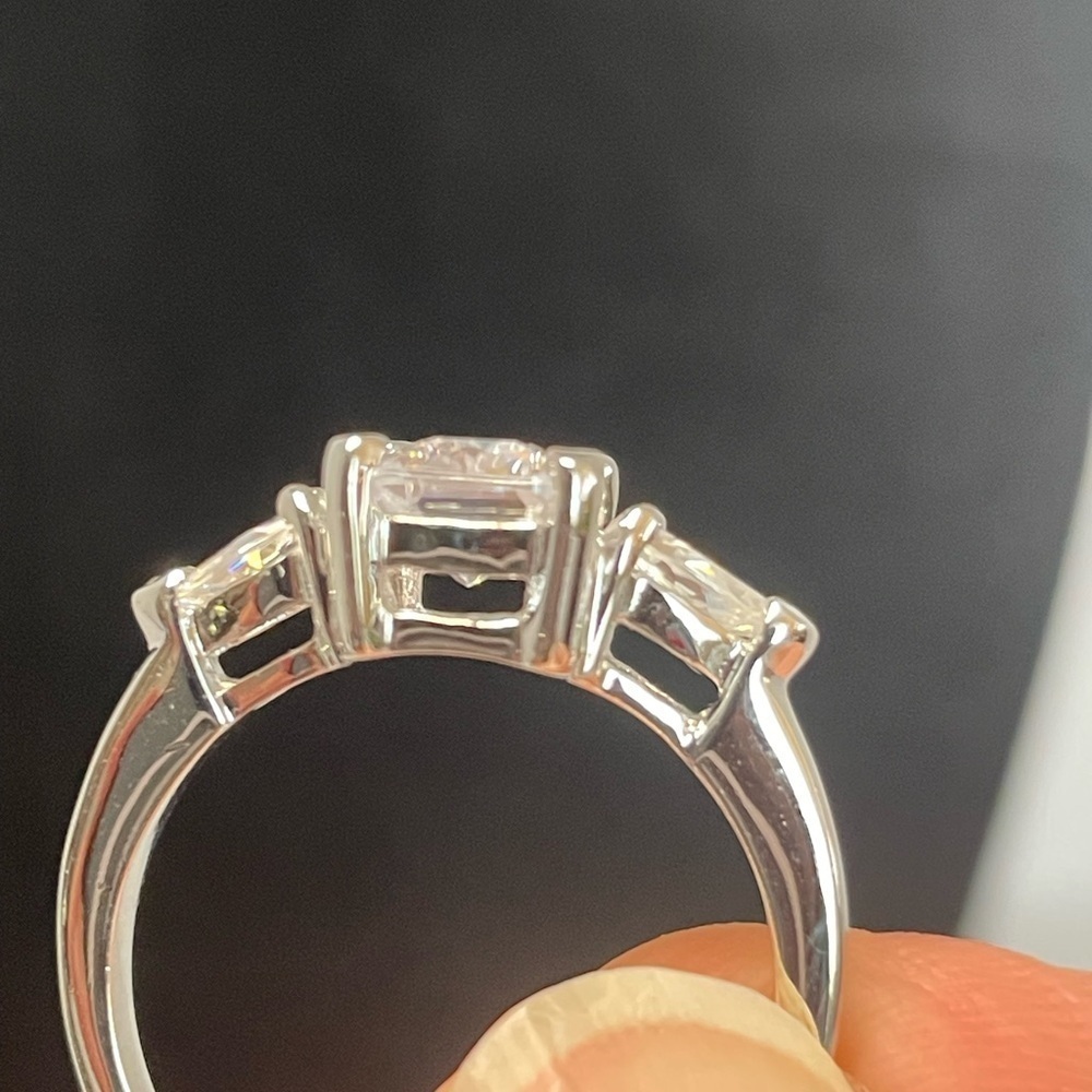Rectangular cut cubic zirconia solitare ring with side cz accents. Size 10 - Picture 7 of 9